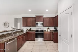 25424 W Carson Dr, Buckeye, AZ 85326 - Photo 6