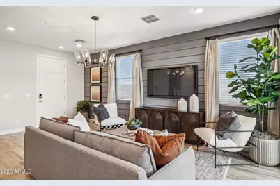 5874 E Zachary Drive, Phoenix, AZ 85054 - Photo 2