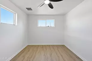 8832 N 30th Ave, Phoenix, AZ 85051 - Photo 14