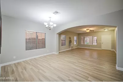 15922 W Port Royale Lane, Surprise, AZ 85379 - Photo 10