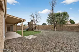 907 N Falcon Dr, Gilbert, AZ 85234 - Photo 42