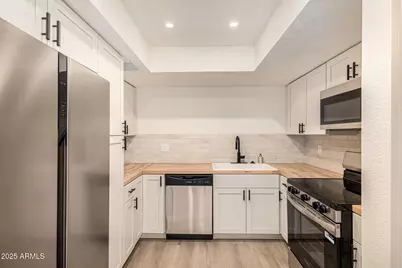 9151 W Greenway Road #205, Peoria, AZ 85381 - Photo 8