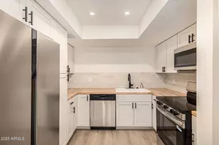 9151 W Greenway Rd, Peoria, AZ 85381 - Photo 8