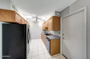 10020 W Royal Oak Rd, Sun City, AZ 85351 - Photo 16