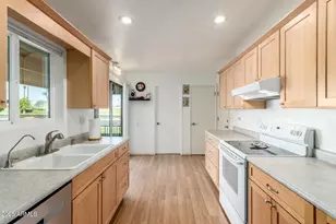 10709 W Clair Dr, Sun City, AZ 85351 - Photo 12