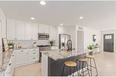 8124 E Mitchell Drive, Scottsdale, AZ 85251 - Photo 10