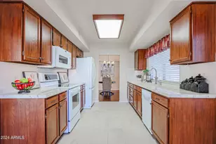 9118 W Topeka Dr, Peoria, AZ 85382 - Photo 8
