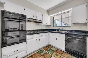 10517 W Cumberland Dr, Sun City, AZ 85351 - Photo 4