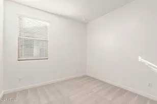 12608 W Kaler Dr, Glendale, AZ 85307 - Photo 14