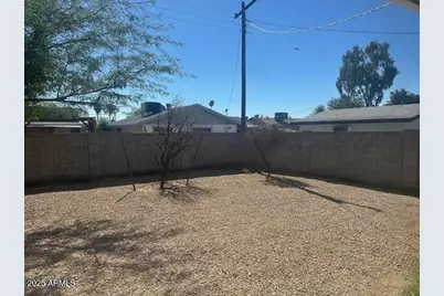 8201 W Earll Drive, Phoenix, AZ 85033 - Photo 8