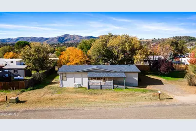 18278 S Henley Avenue, Peeples Valley, AZ 86332 - Photo 2