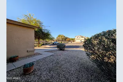 16071 W Gelding Drive, Surprise, AZ 85379 - Photo 6