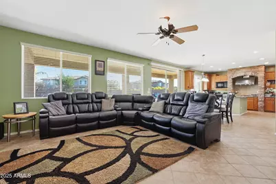 18391 W Port Royale Lane, Surprise, AZ 85388 - Photo 10