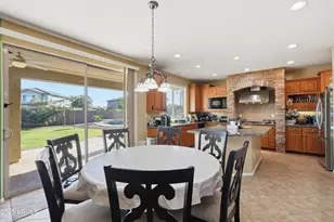 18391 W Port Royale Ln, Surprise, AZ 85388 - Photo 16