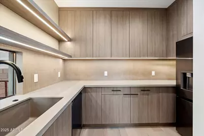 4537 E Montecito Avenue, Phoenix, AZ 85018 - Photo 6