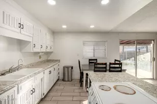 8001 W College Dr, Phoenix, AZ 85033 - Photo 10