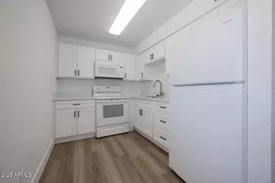 338 E Vogel Avenue, Phoenix, AZ 85020 - Photo 16