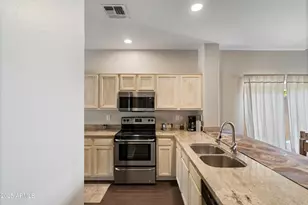 17324 W Acapulco Ln, Surprise, AZ 85388 - Photo 10