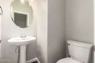 2024 N 77th Ln, Phoenix, AZ 85035 - Photo 12