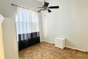 3239 E Sequoia Dr, Phoenix, AZ 85050 - Photo 4