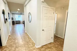3239 E Sequoia Dr, Phoenix, AZ 85050 - Photo 10
