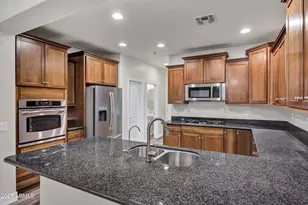 3918 E Cat Balue Dr, Phoenix, AZ 85050 - Photo 8