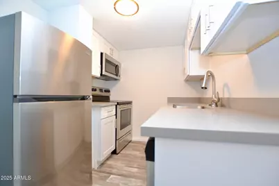 44 E Roanoke Avenue #4, Phoenix, AZ 85004 - Photo 2