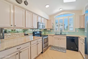 8977 W Lisbon Ln, Peoria, AZ 85381 - Photo 10