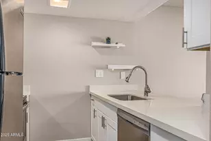 3033 E Devonshire Ave, Phoenix, AZ 85016 - Photo 12