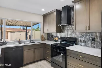 11022 N 41st Avenue, Phoenix, AZ 85029 - Photo 12