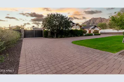 4442 N 59th Place, Phoenix, AZ 85018 - Photo 2