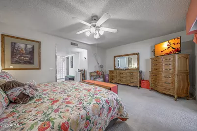 17427 N Lindgren Avenue, Sun City, AZ 85373 - Photo 4