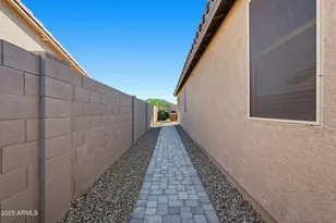 3351 W Dunbar Dr, Phoenix, AZ 85041 - Photo 36