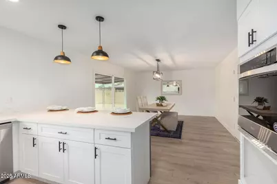 3933 W Cactus Wren Drive, Phoenix, AZ 85051 - Photo 18