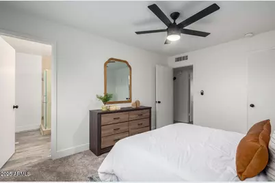 3933 W Cactus Wren Drive, Phoenix, AZ 85051 - Photo 22