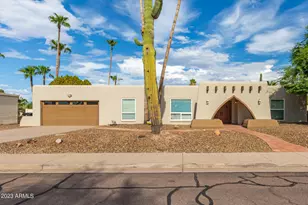 10627 N 44th Ct, Phoenix, AZ 85028 - Photo 2