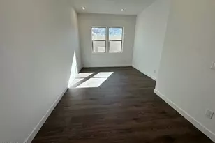 10218 S 21st Dr, Phoenix, AZ 85041 - Photo 16