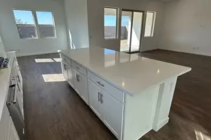 10218 S 21st Dr, Phoenix, AZ 85041 - Photo 6