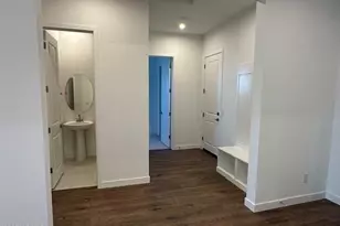 10218 S 21st Dr, Phoenix, AZ 85041 - Photo 4