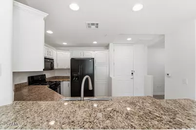 5350 E Deer Valley Drive #2429, Phoenix, AZ 85054 - Photo 10