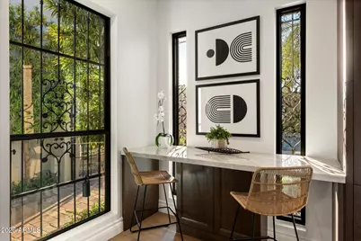 5642 N Scottsdale Road, Paradise Valley, AZ 85253 - Photo 8