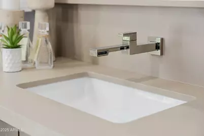 5642 N Scottsdale Road, Paradise Valley, AZ 85253 - Photo 16