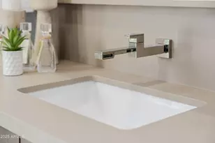 5642 N Scottsdale Rd, Paradise Valley, AZ 85253 - Photo 16