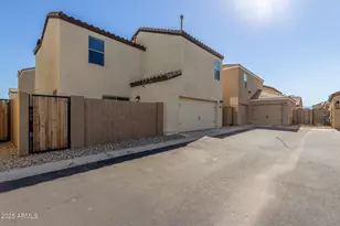 8029 W Albeniz Pl, Phoenix, AZ 85043 - Photo 28