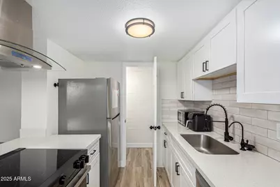 6806 W Devonshire Avenue, Phoenix, AZ 85033 - Photo 6