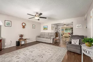 9437 W Long Hills Dr, Sun City, AZ 85351 - Photo 4