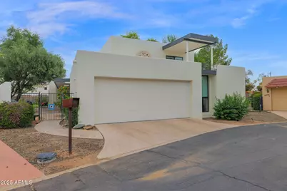 4834 E Earll Drive E, Phoenix, AZ 85018 - Photo 2