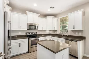 242 N Crosscreek Dr, Chandler, AZ 85225 - Photo 2