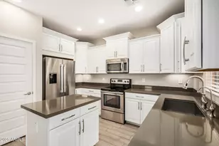 242 N Crosscreek Dr, Chandler, AZ 85225 - Photo 4