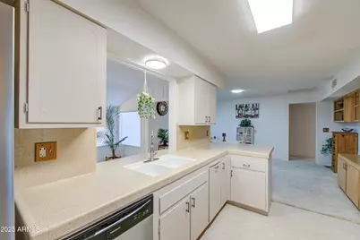 10240 W Concord Avenue, Sun City, AZ 85351 - Photo 12